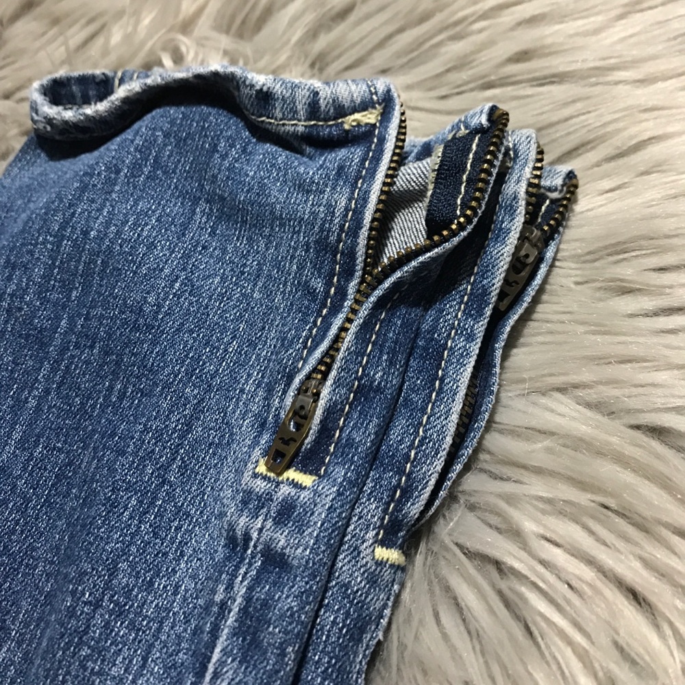 Hollister Jeans - Picture 2 of 6